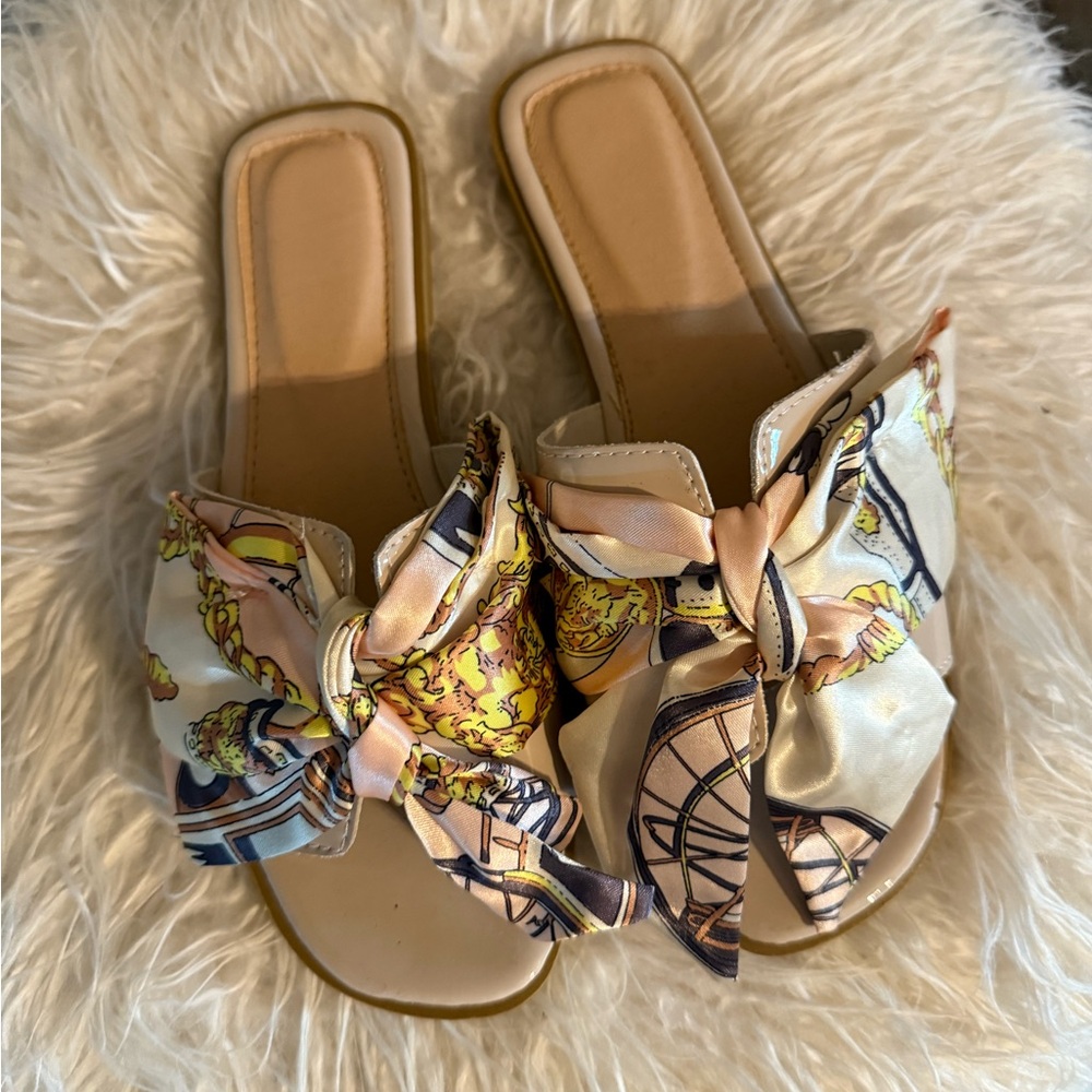 Elegant Women's Slip-On Sandals with Bow Accent